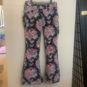 Gorgeous floral Betty Rides snow pants in EUC.